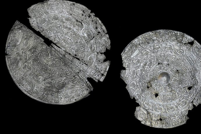 Láminas discoidales de plata. Cultura Chimú.